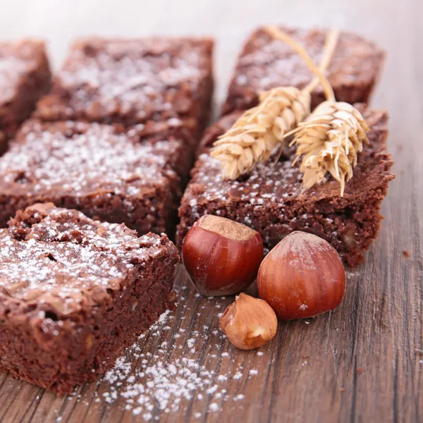 Brownies and nuts — Stock Photo, Image