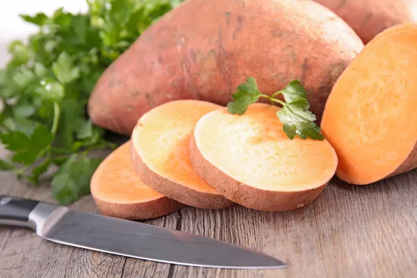 Raw sweet potato — Stock Photo, Image