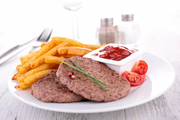 Biefstuk en Franse frietjes — Stockfoto