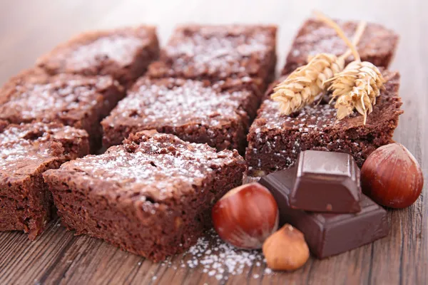 Brownies and nuts — Stock Photo, Image