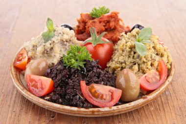 zeytin tapenade spread