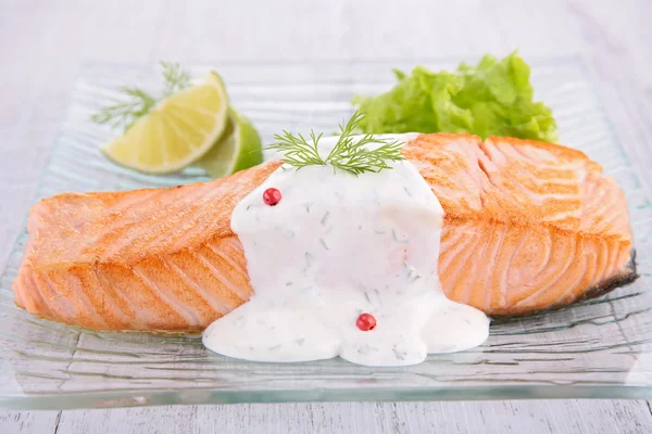 Grilled salmon and cream — Stock Photo, Image