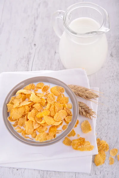 Copos de maíz y leche — Foto de Stock