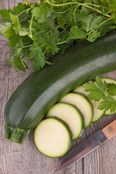 Rå zucchini – stockfoto