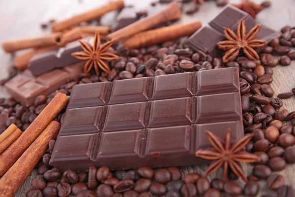 Chocolate bar and ingredient — Stock Photo, Image