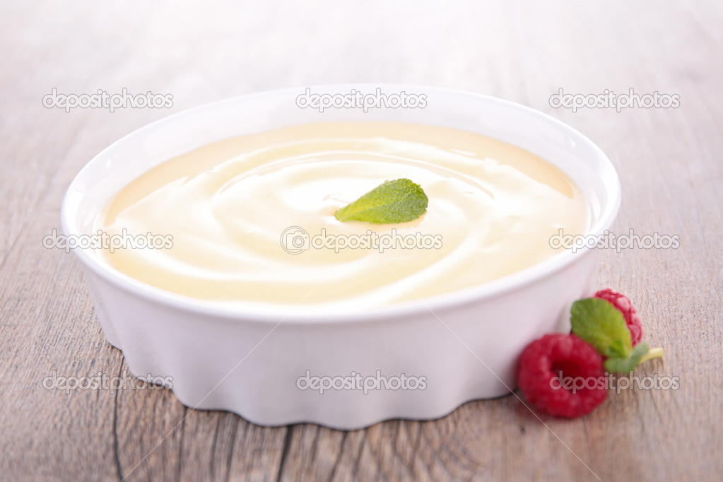Vanilla cream dessert and berries