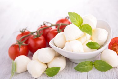 mozzarella ve fesleğen