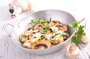 ızgara mantar ve maydanoz