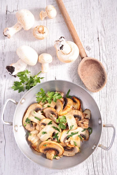 구운된 버섯과 파 슬 리 — 스톡 사진