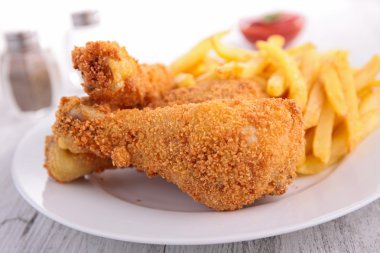kızarmış tavuk ve patates kızartması