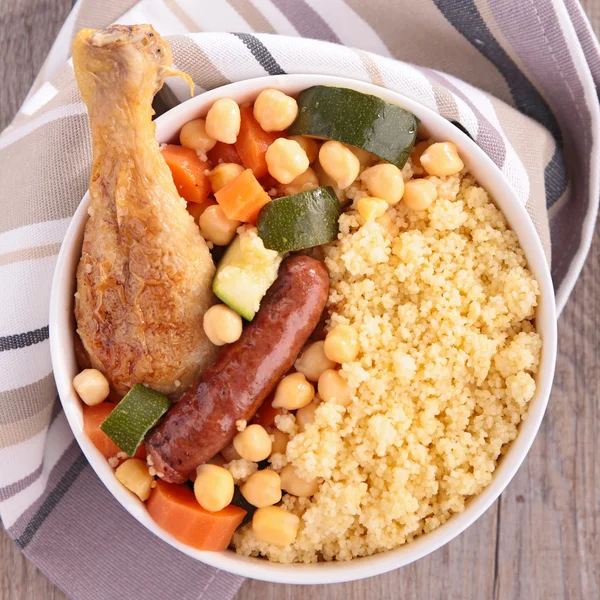 Cuscus, legume și carne — Fotografie, imagine de stoc