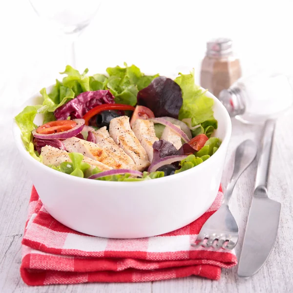 Kip salade — Stockfoto