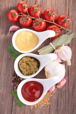 Ketçap, mayonez ve pesto