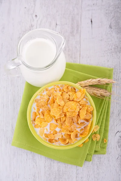 Copo de maíz con leche — Foto de Stock