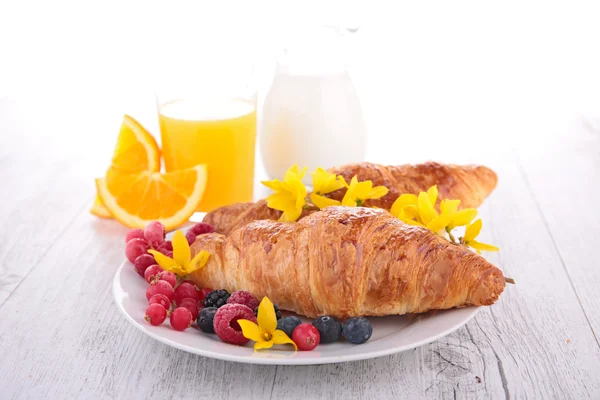 Croissant with milk — Stock Photo, Image