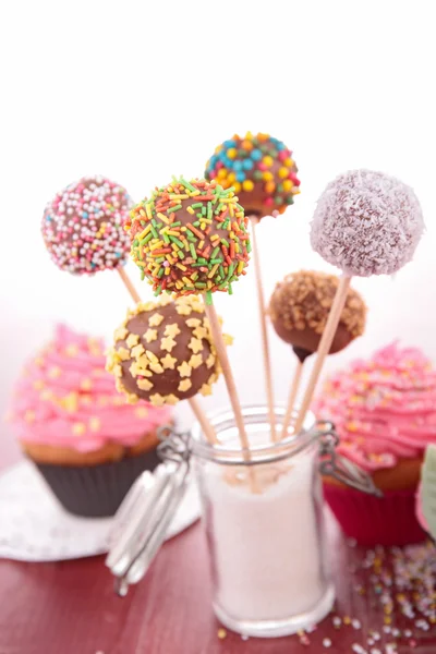 Bolo pop e cupcake — Fotografia de Stock