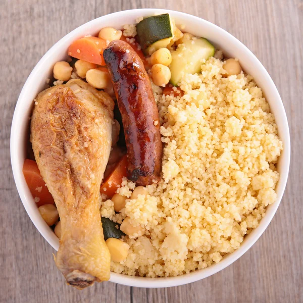 Couscous mit Fleisch und Gemüse — Stockfoto