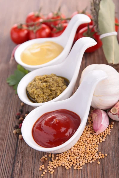 Ketchup, maionese e pesto — Fotografia de Stock