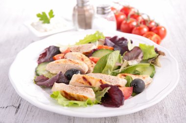 Tavuk salatası
