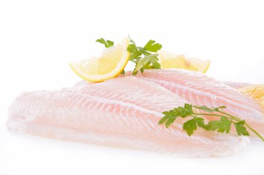 çiğ balık filetosu