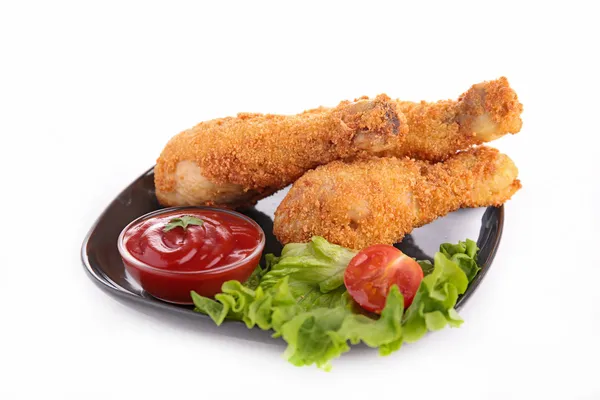 Pollo frito en la sartén — Foto de Stock