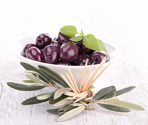 Свежая оливка — стоковое фото