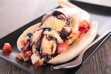 muz ve vanilyalı dondurma