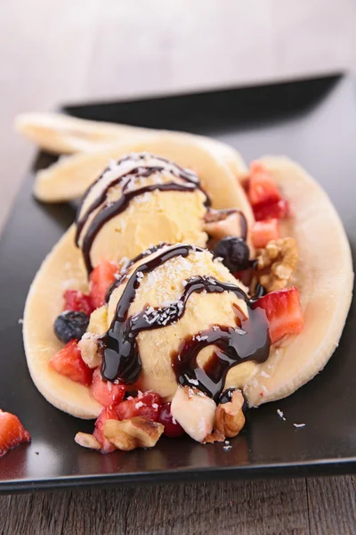 Banana and vanilla ice cream — Stock Photo, Image