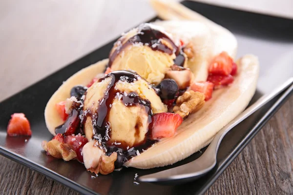 바나나와 바닐라 아이스크림 — 스톡 사진