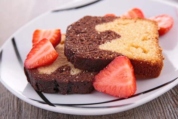 Kuchen und Beeren — Stockfoto