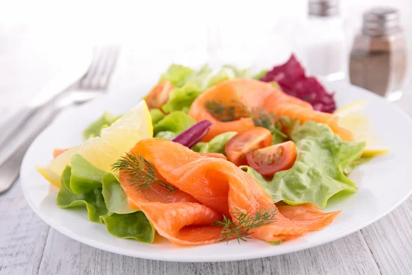 Salmon salad — Stock Photo, Image