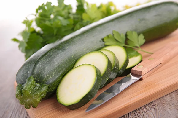 Rå zucchini – stockfoto