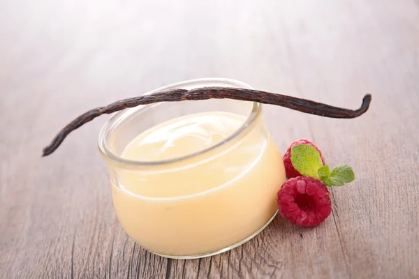 Vanilla cream dessert — Stock Photo, Image