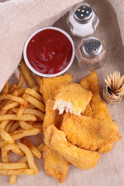 Nuggets e batatas fritas — Fotografia de Stock