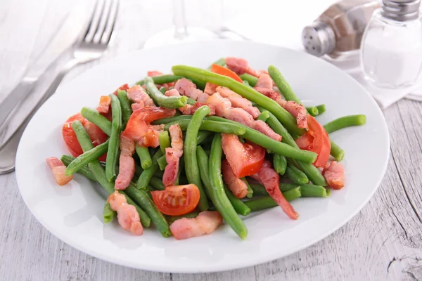 Bacon and tomato salad — Stock Photo, Image