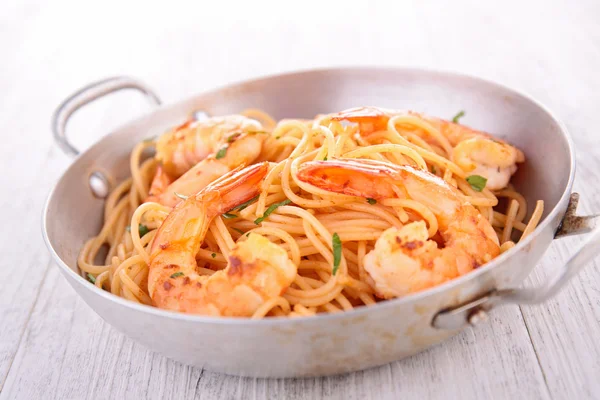 Spaghetti e gamberetti — Foto Stock