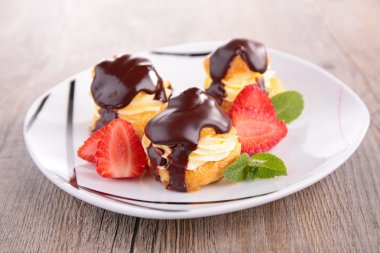 Profiterol tatlısı