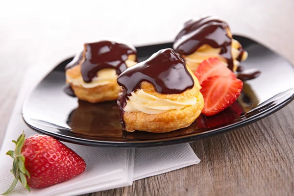 Postre de Profiterole — Foto de Stock