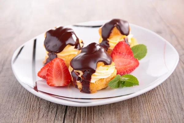 Postre de Profiterole — Foto de Stock