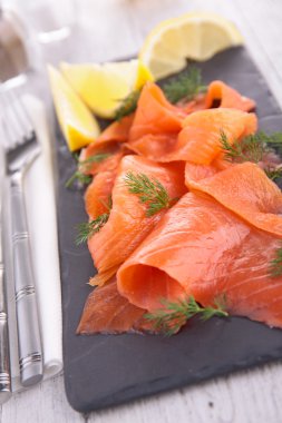 Tütsülenmiş somon