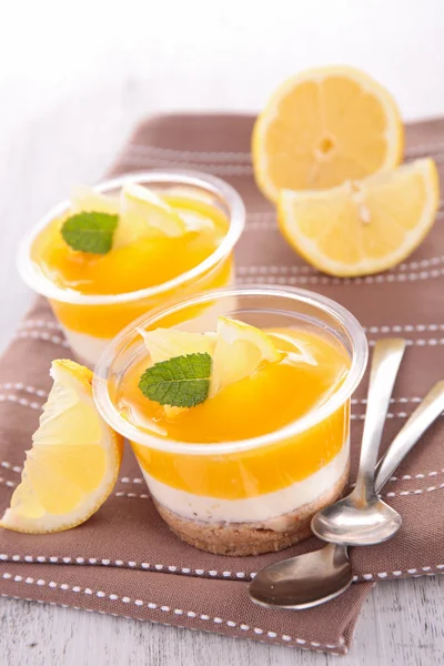 Lemon tiramisu — Stock Photo, Image