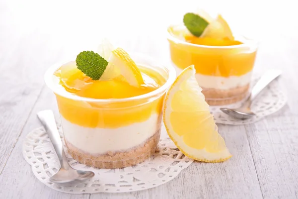 레몬 티라미수 또는 치즈 케이크 — 스톡 사진