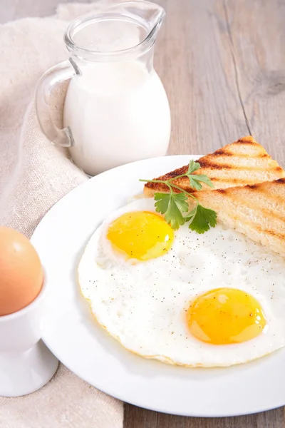 Eieren en toast — Stockfoto