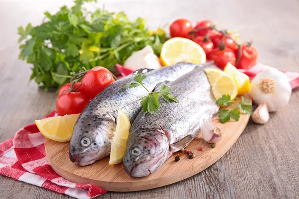 Rå fisk om bord - Stock-foto