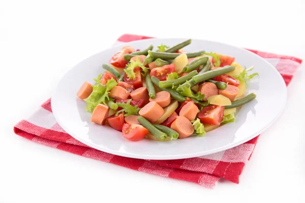 Yeşil fasulye, patates ve sosis salata — Stok fotoğraf