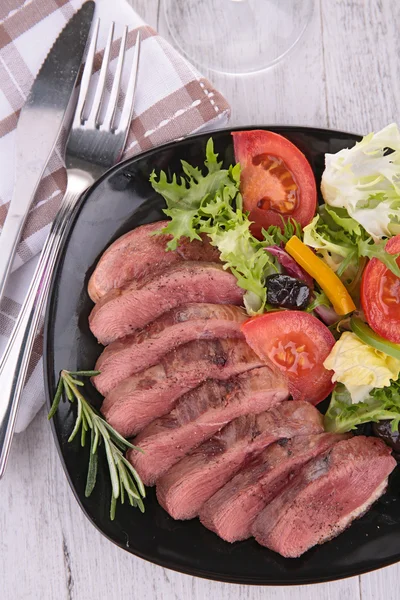 Plantaardige salade en vlees — Stockfoto
