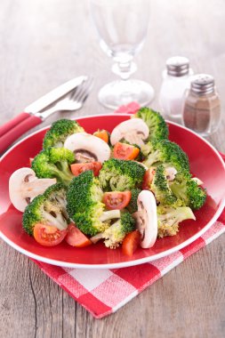 Brokoli Salatası