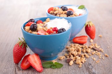 muslie, berry ve süt ürünleri