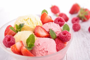 berry ve vanilyalı dondurma