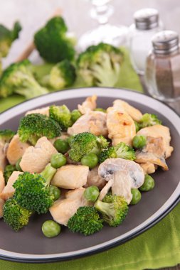 Brokoli mantar ve tavuk